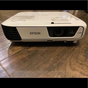 Epson PowerLite S41+ - Projector with Speaker